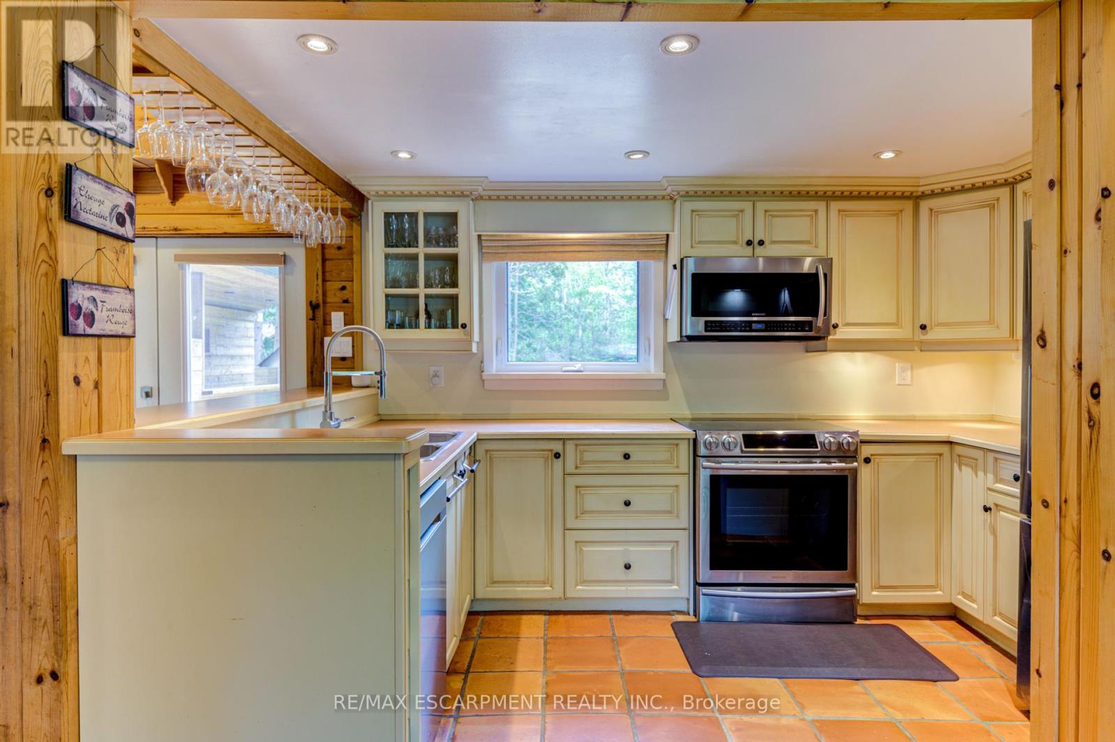 Photo 1 of 109 Hope Street, Blue Mountains ON