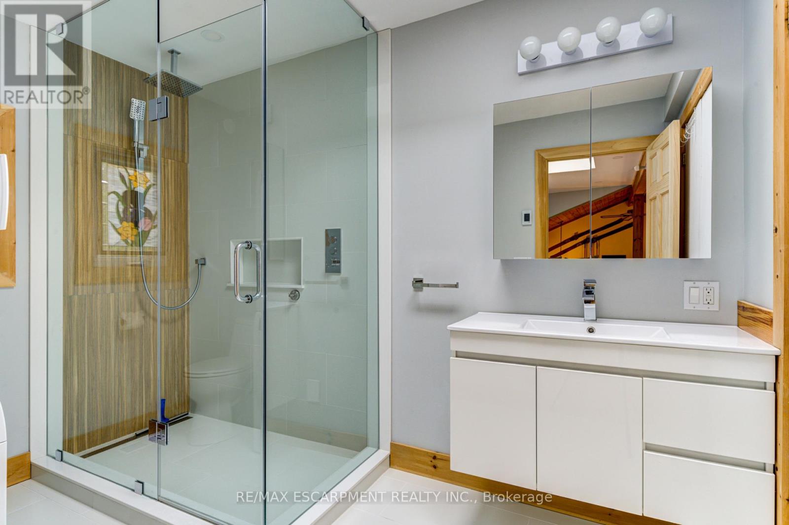 Photo 9 of 109 Hope Street, Blue Mountains ON