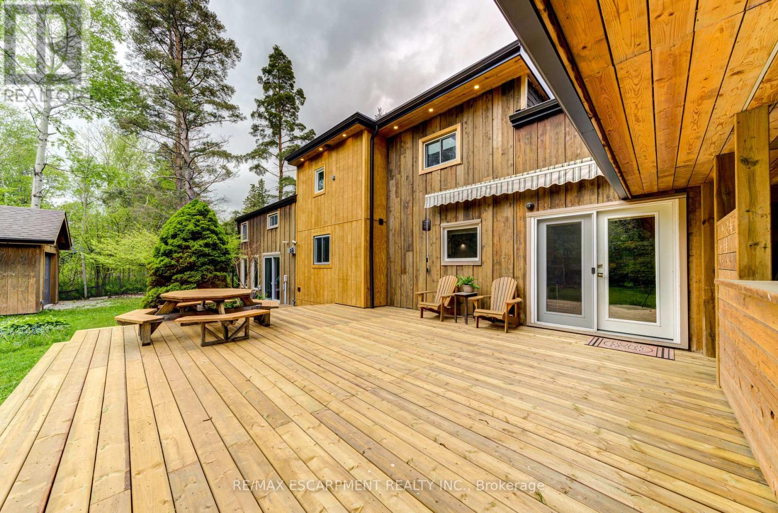 Photo 12 of 109 Hope Street, Blue Mountains ON