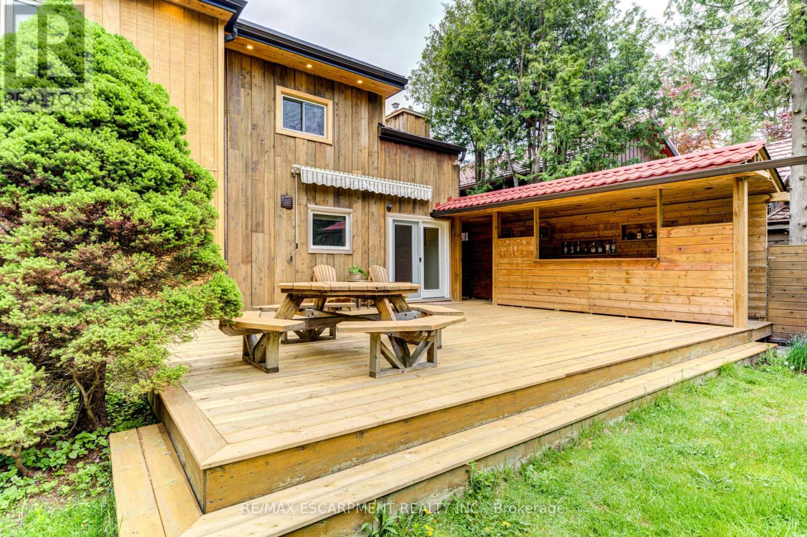 Photo 33 of 109 Hope Street, Blue Mountains ON