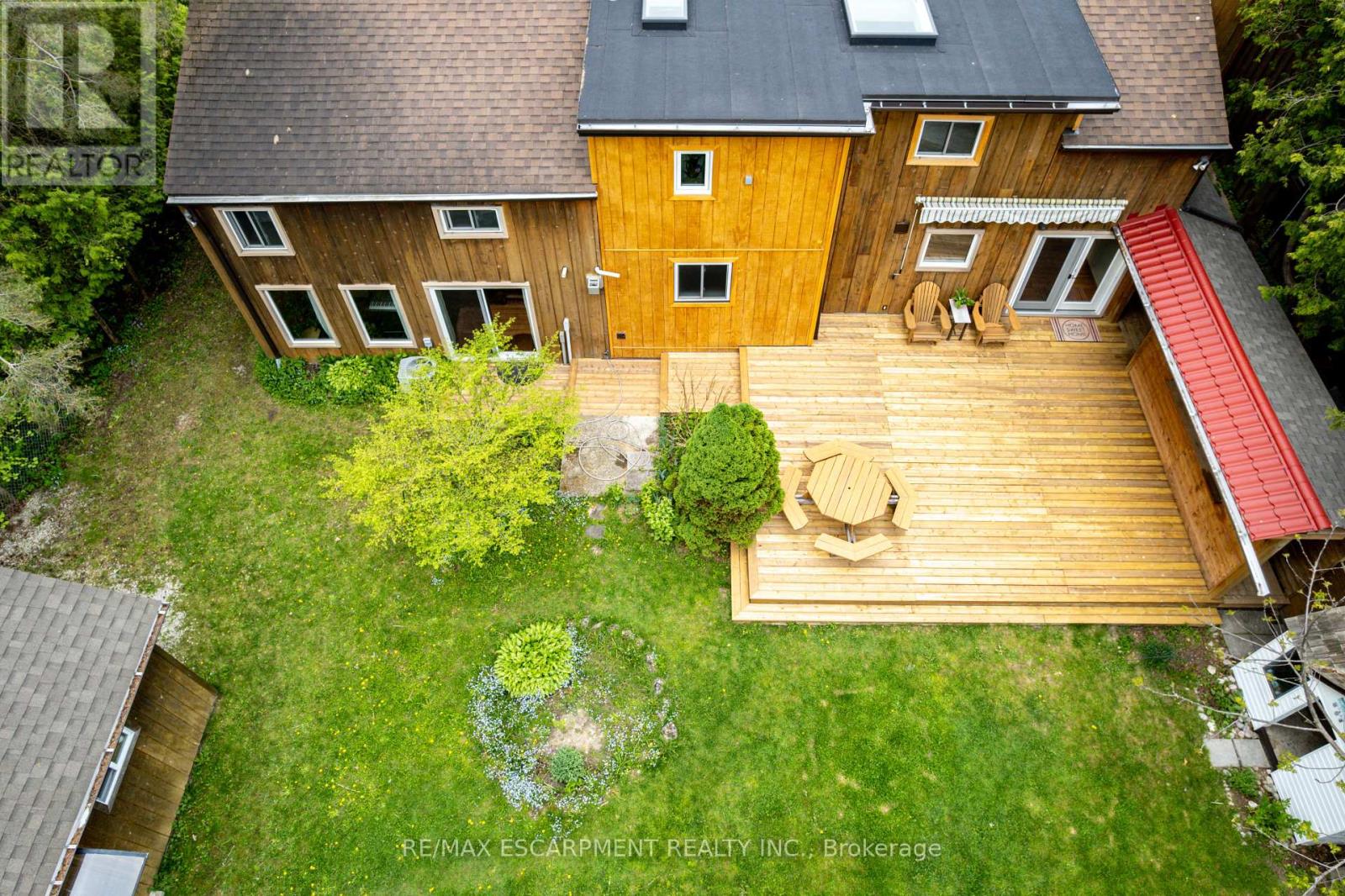 Photo 26 of 109 Hope Street, Blue Mountains ON
