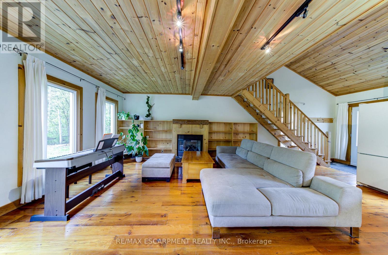 Photo 8 of 109 Hope Street, Blue Mountains ON