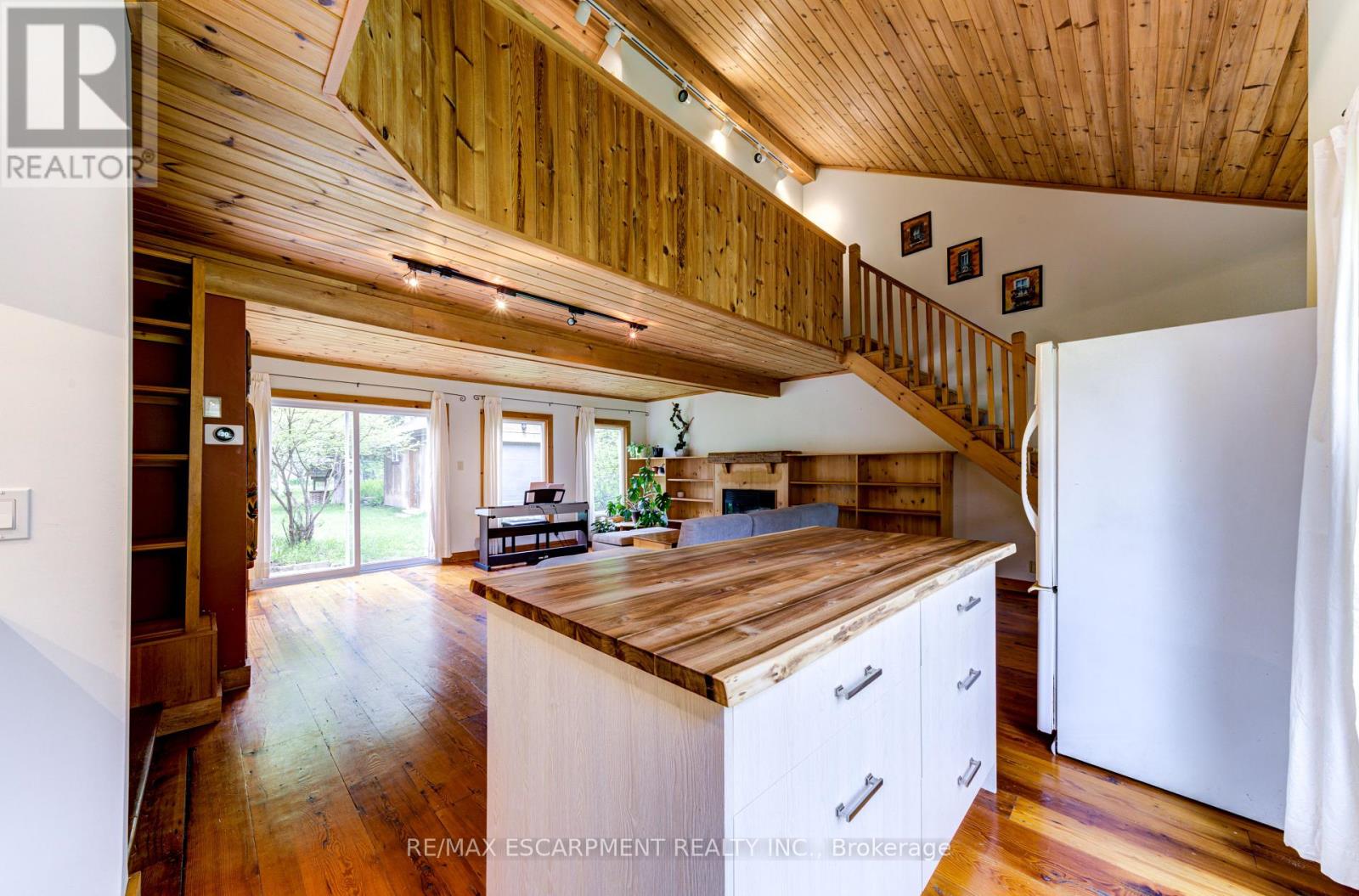 Photo 15 of 109 Hope Street, Blue Mountains ON