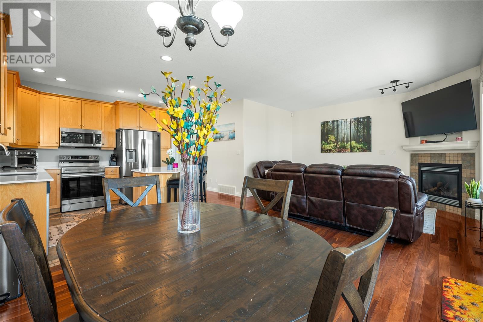 Photo 11 of 5530 Norton Rd, Nanaimo BC