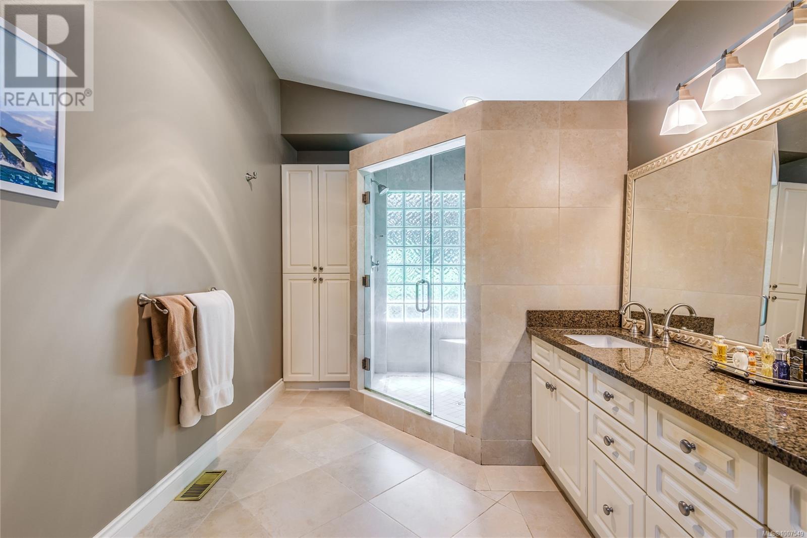 1185 Merecroft Rd, Campbell River