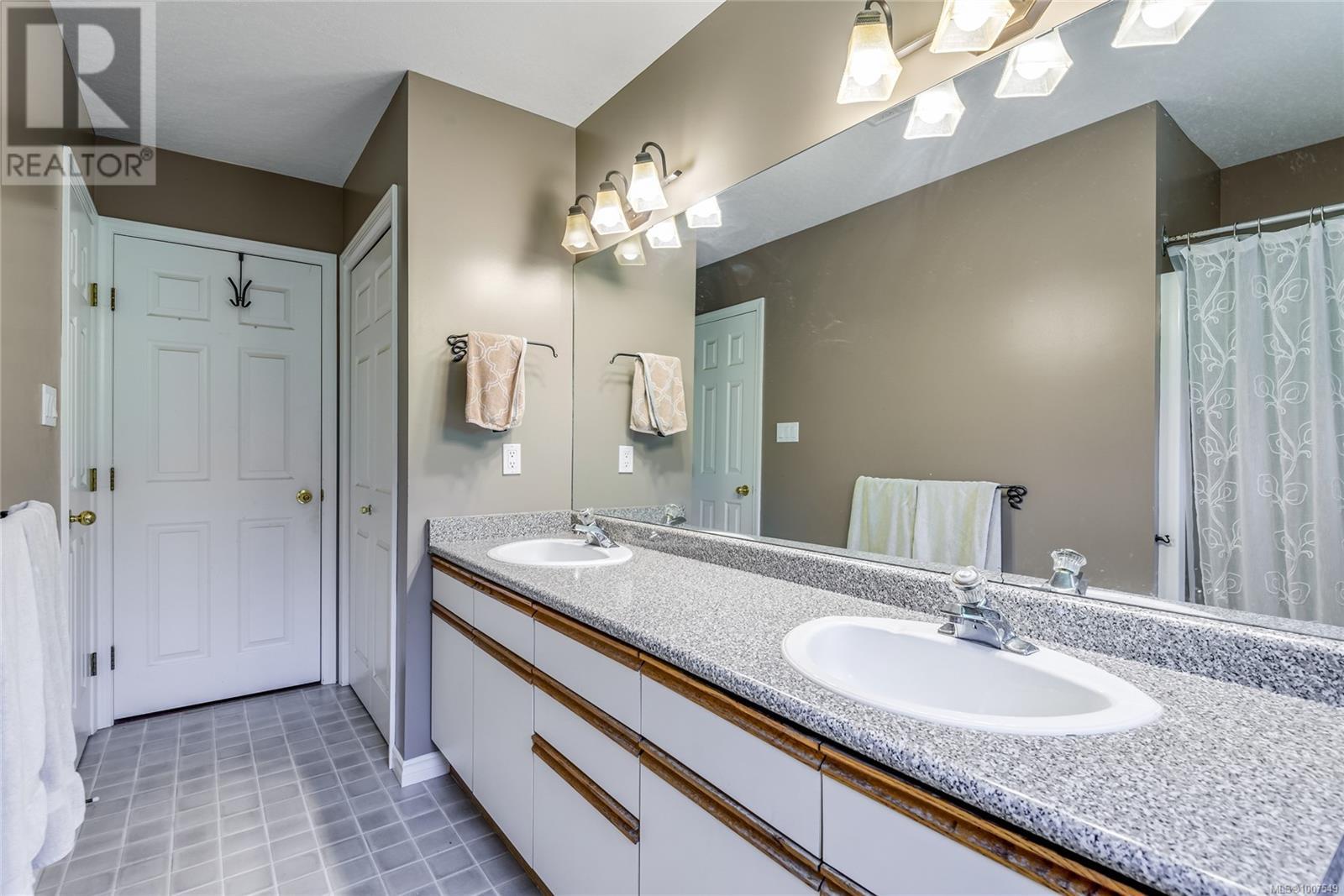 1185 Merecroft Rd, Campbell River