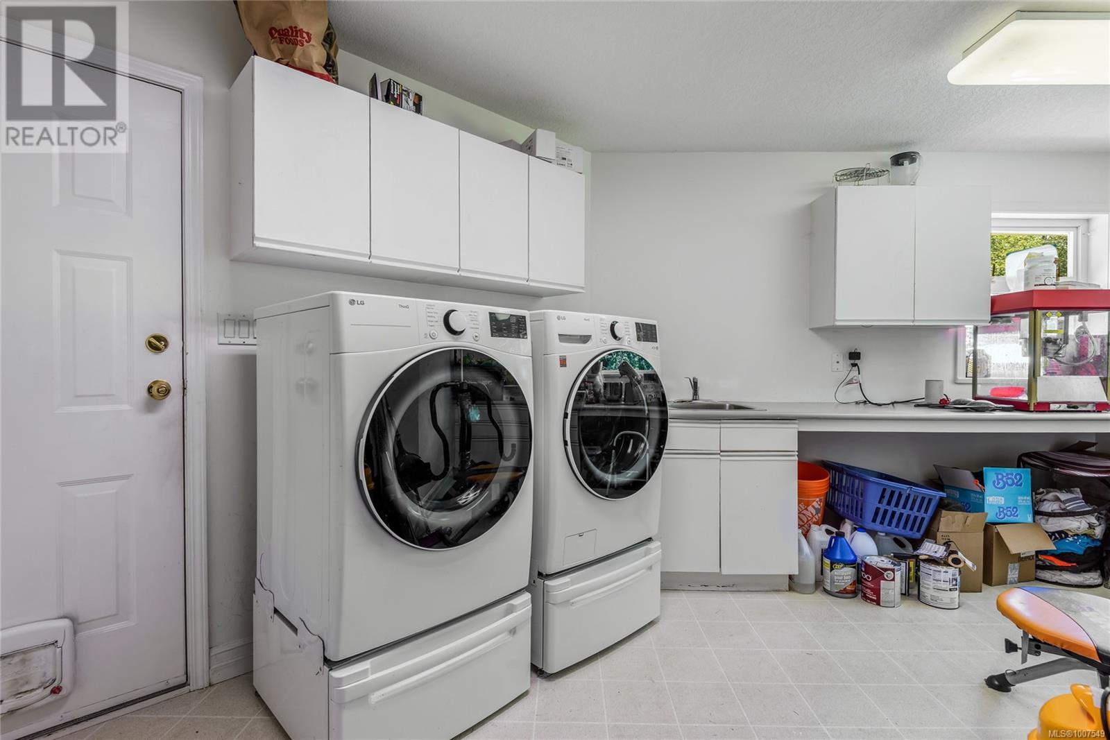 1185 Merecroft Rd, Campbell River