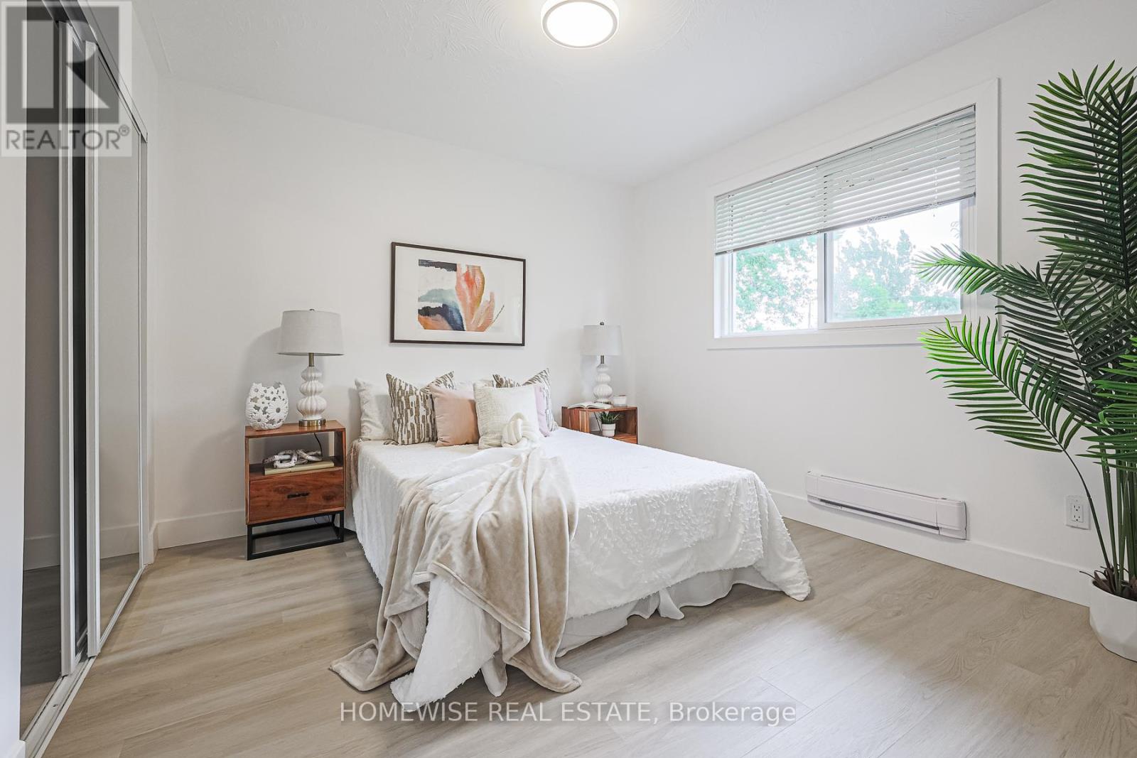 Photo 6 of 128 Moores Beach Road, Georgina ON
