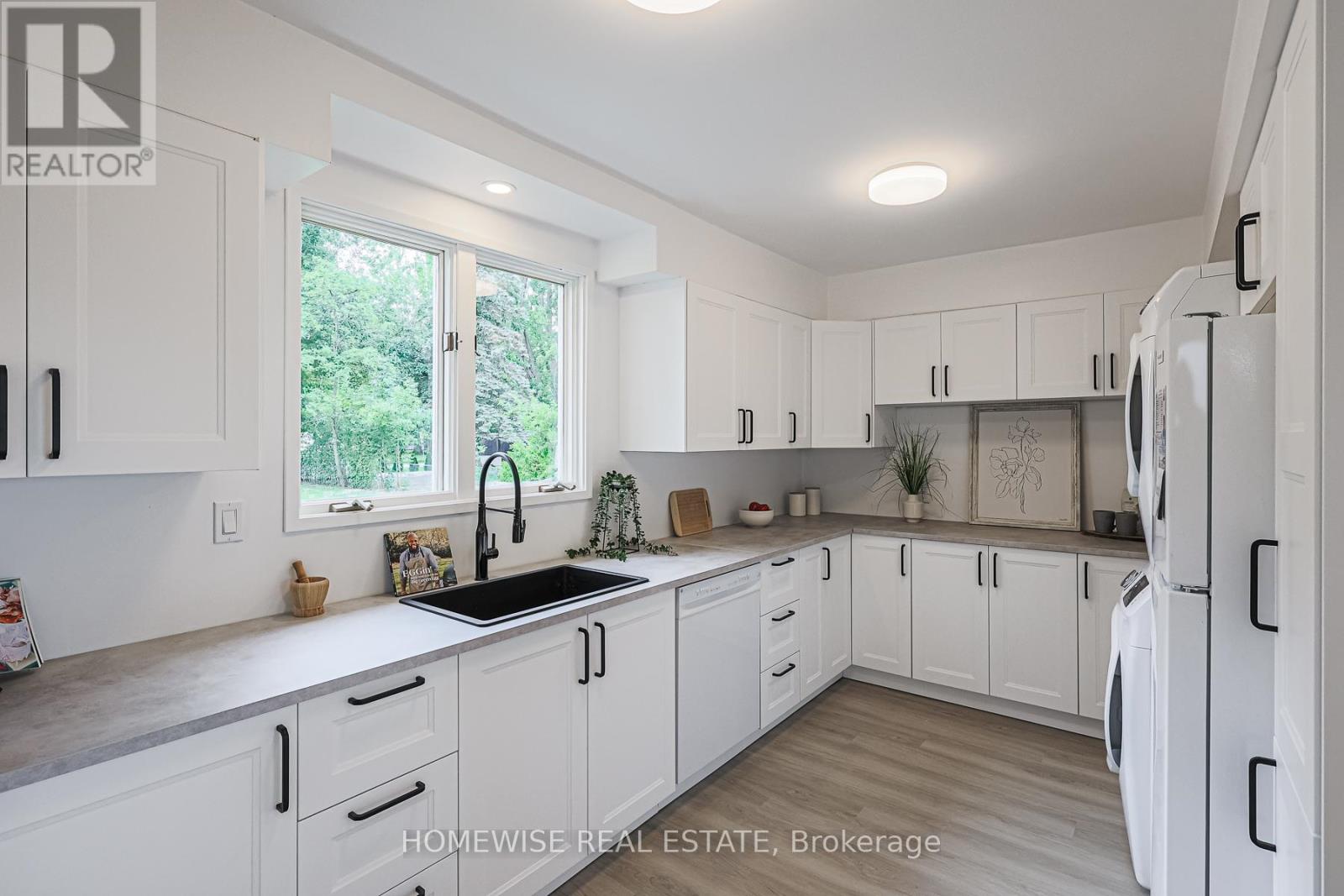 Photo 14 of 128 Moores Beach Road, Georgina ON