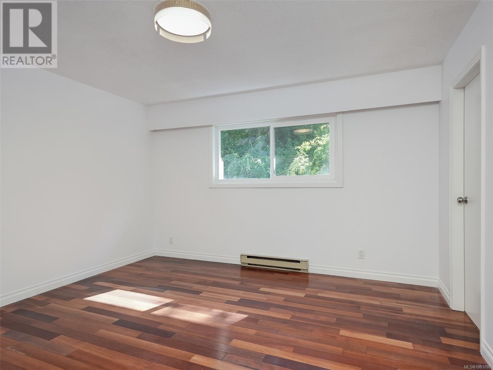 Photo 11 of 4429 Fieldmont Crt, Saanich BC