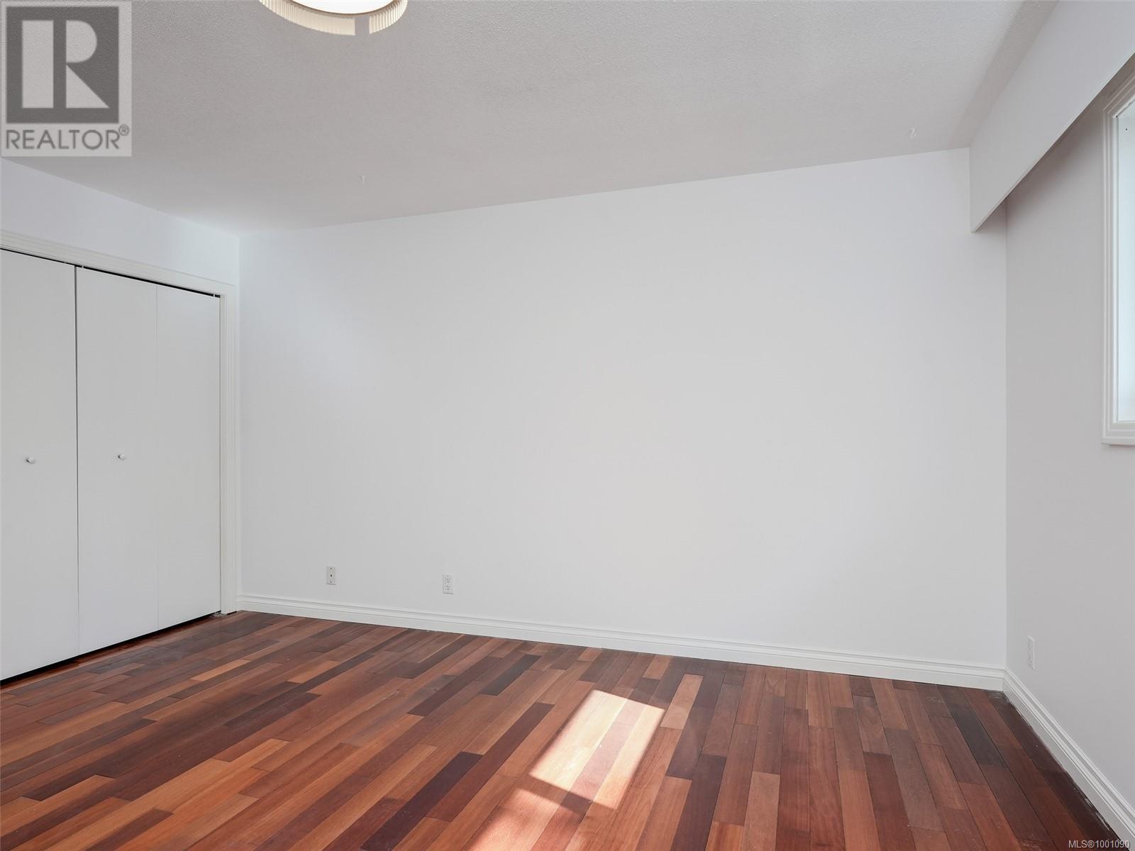 Photo 13 of 4429 Fieldmont Crt, Saanich BC