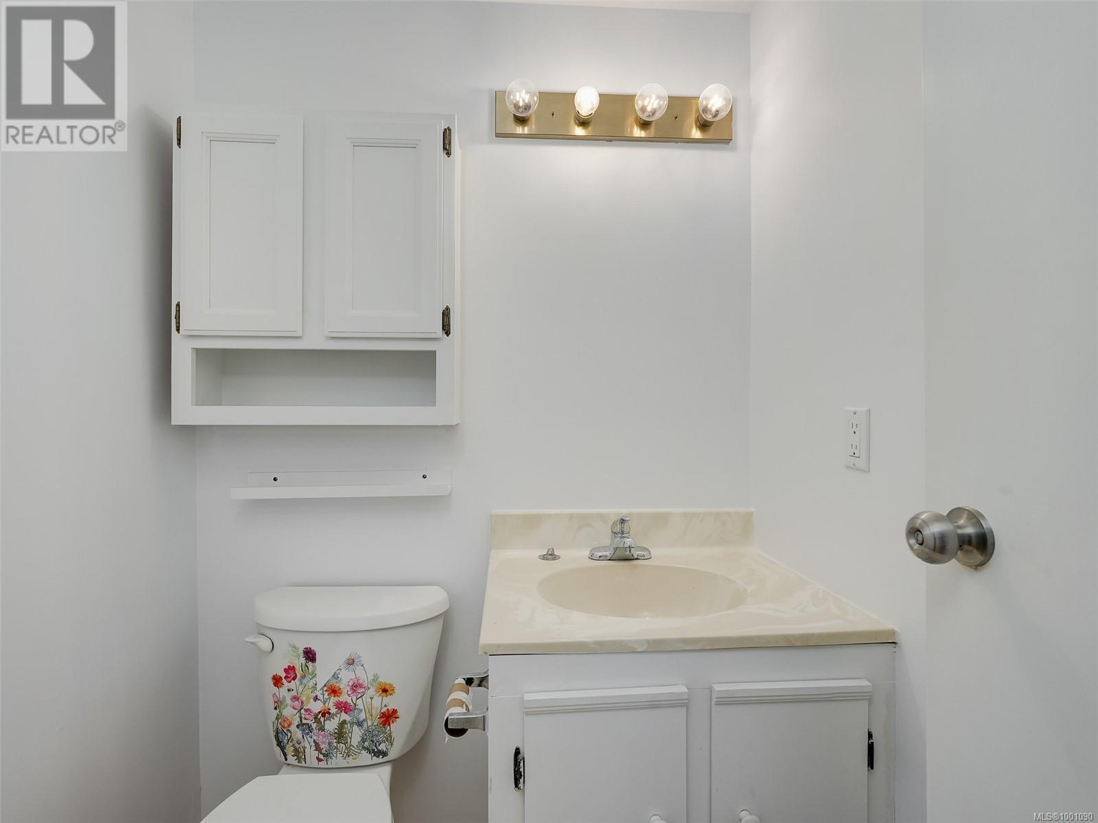Photo 14 of 4429 Fieldmont Crt, Saanich BC