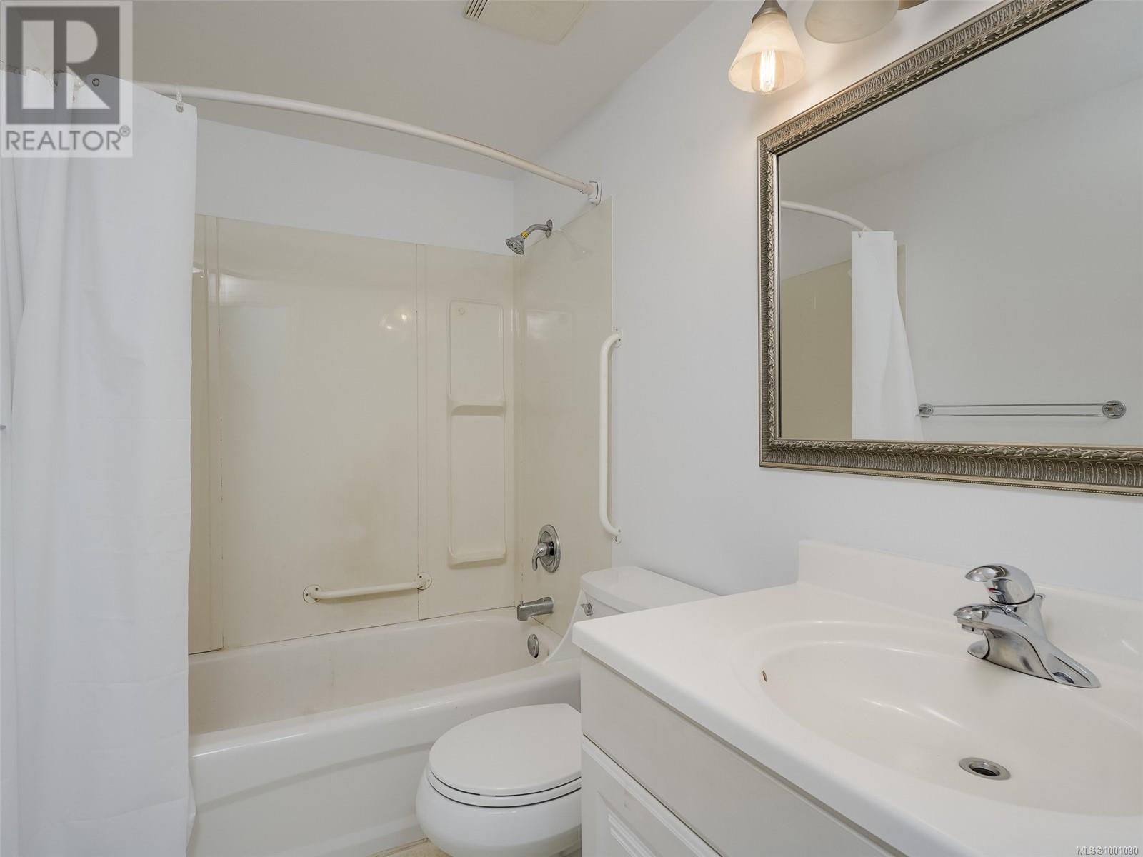 Photo 17 of 4429 Fieldmont Crt, Saanich BC