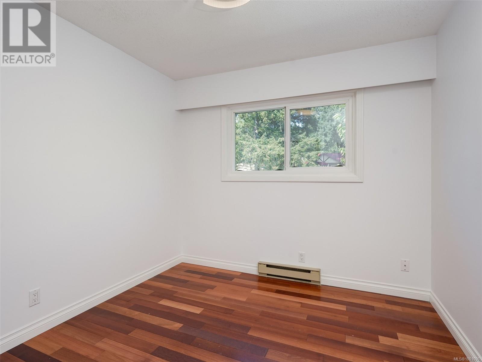 Photo 18 of 4429 Fieldmont Crt, Saanich BC