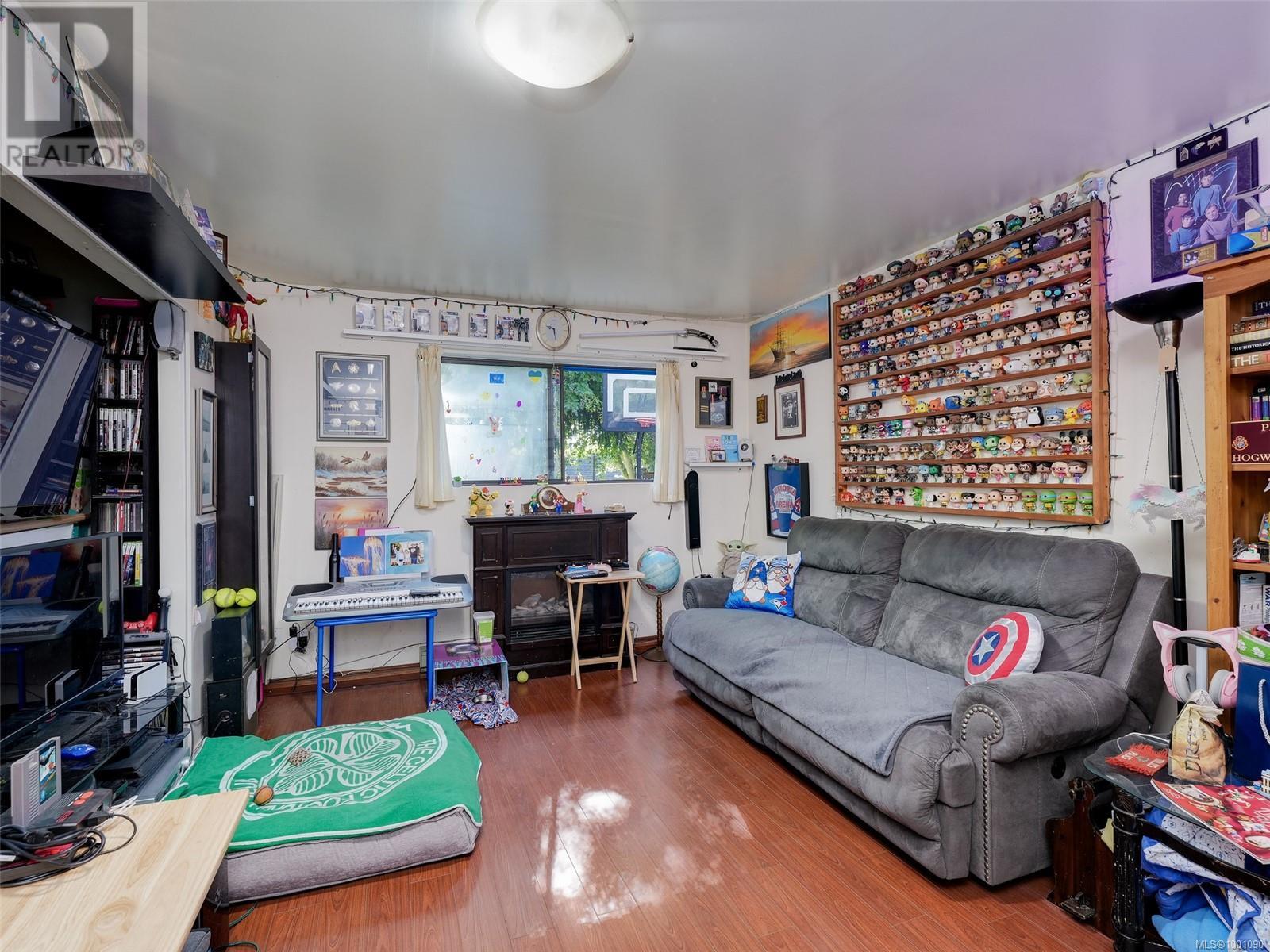 Photo 21 of 4429 Fieldmont Crt, Saanich BC