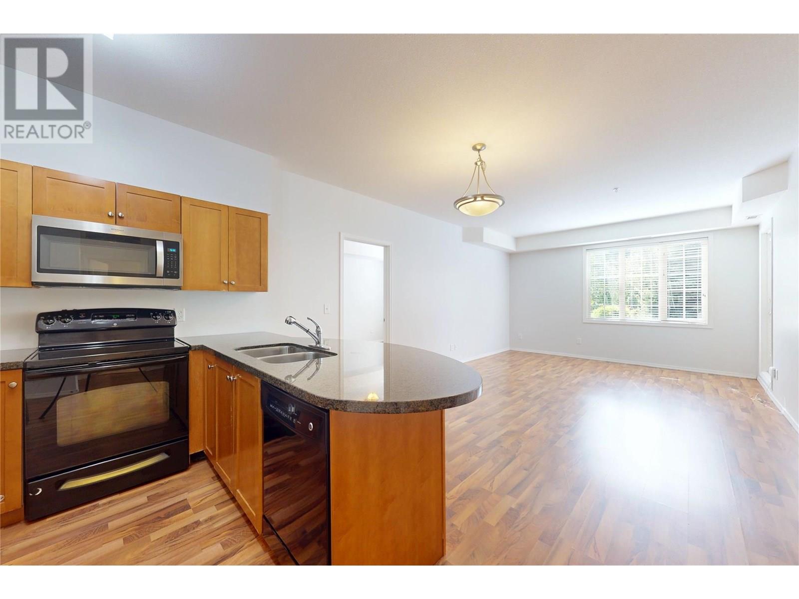 2219 1873 Country Club Drive, Kelowna