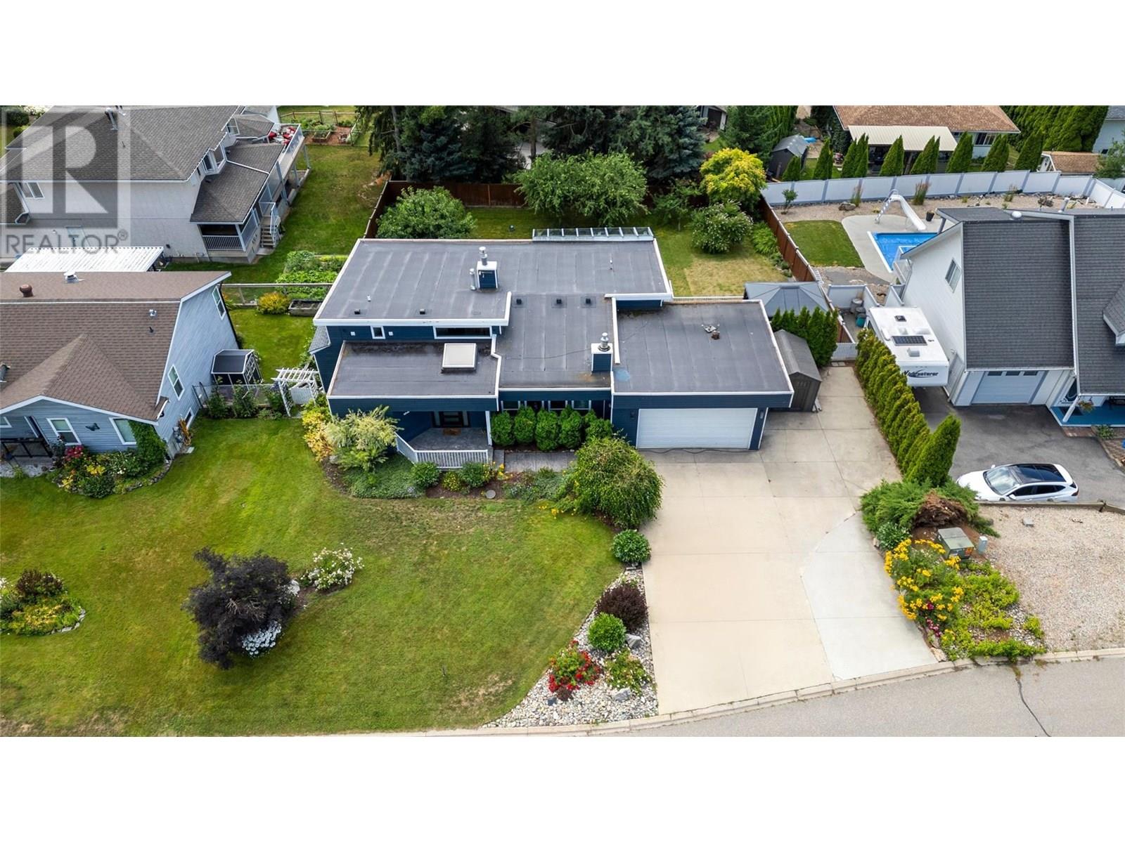 Photo 4 of 1330 50 Avenue Ne, Salmon Arm BC