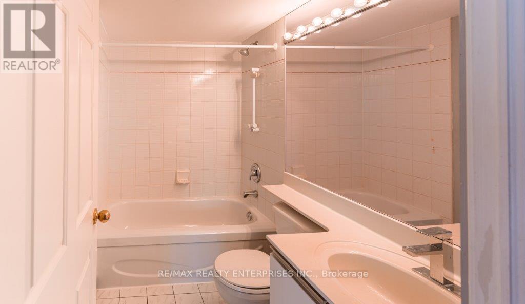 Photo 4 of 309 24 Hanover Road, Brampton ON