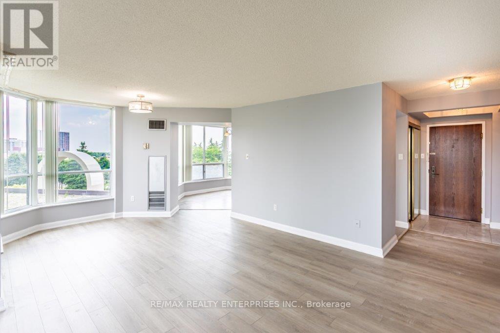 Photo 12 of 309 24 Hanover Road, Brampton ON