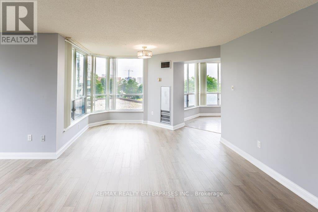 Photo 7 of 309 24 Hanover Road, Brampton ON