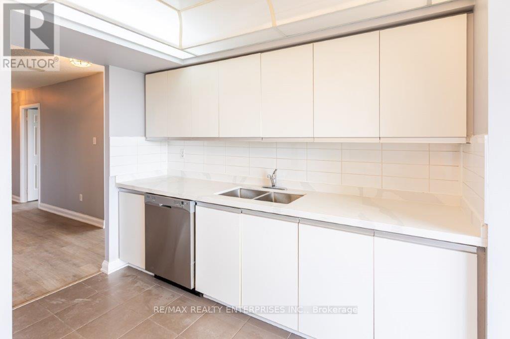 Photo 5 of 309 24 Hanover Road, Brampton ON