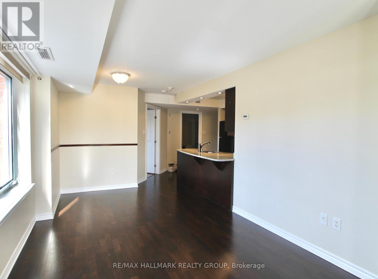 Photo 6 of 301 314 Central Park Drive, Ottawa ON