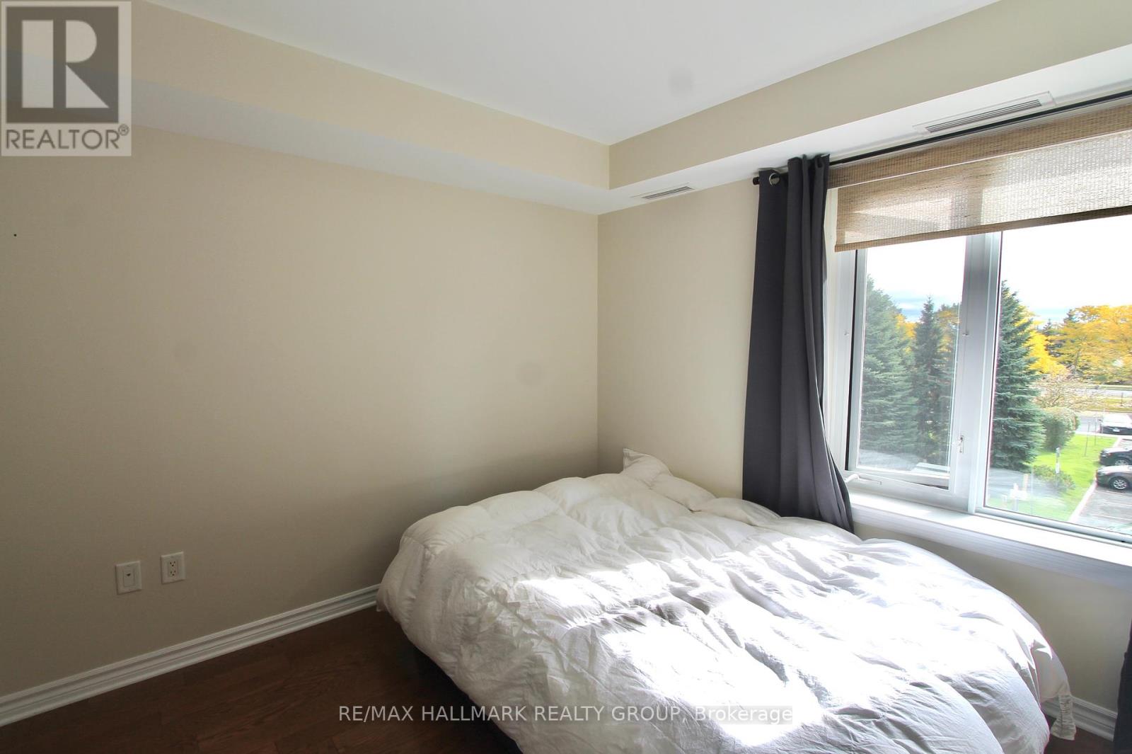 Photo 8 of 301 314 Central Park Drive, Ottawa ON