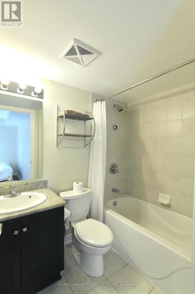 Photo 3 of 301 314 Central Park Drive, Ottawa ON