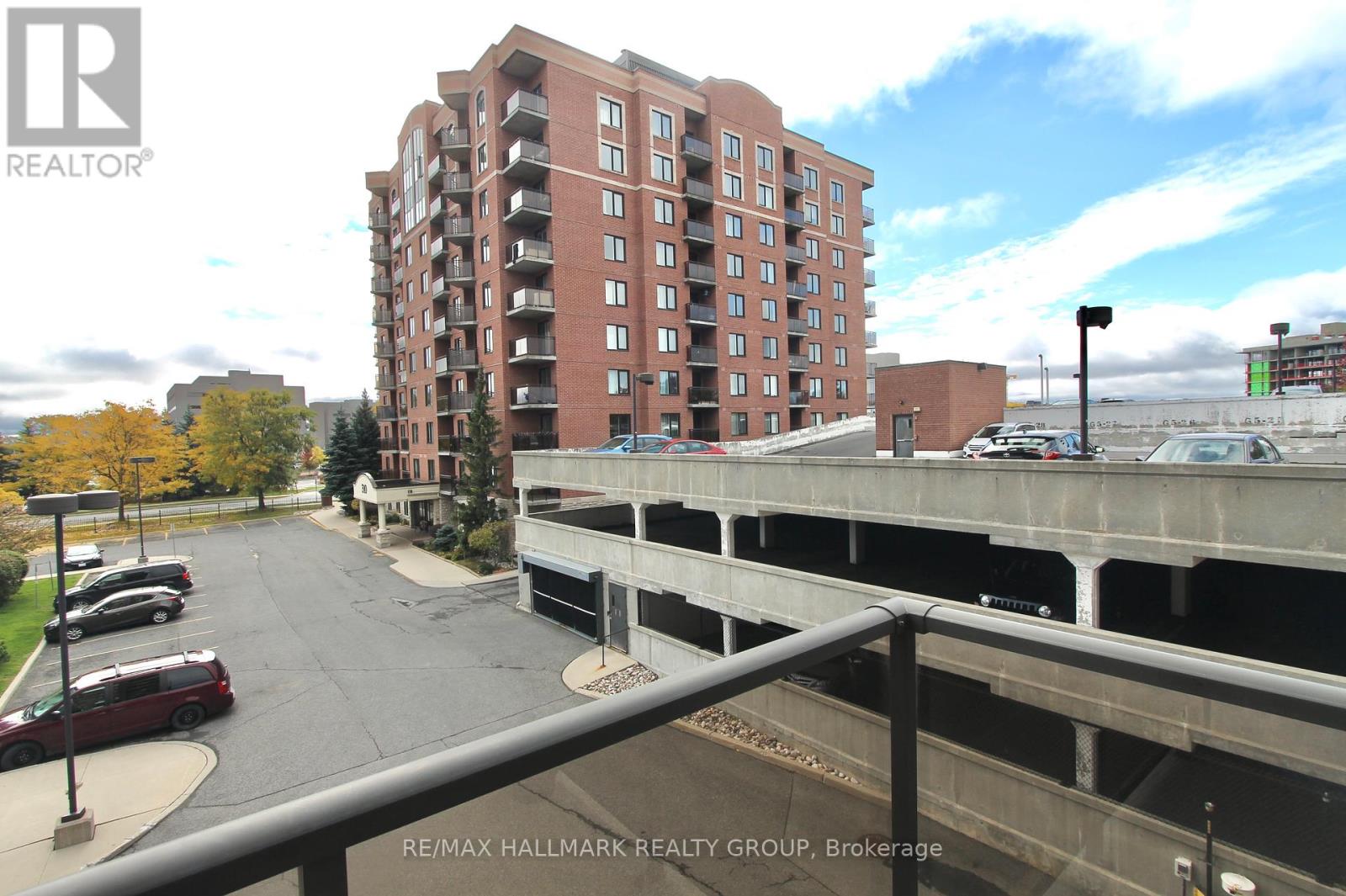 Photo 15 of 301 314 Central Park Drive, Ottawa ON