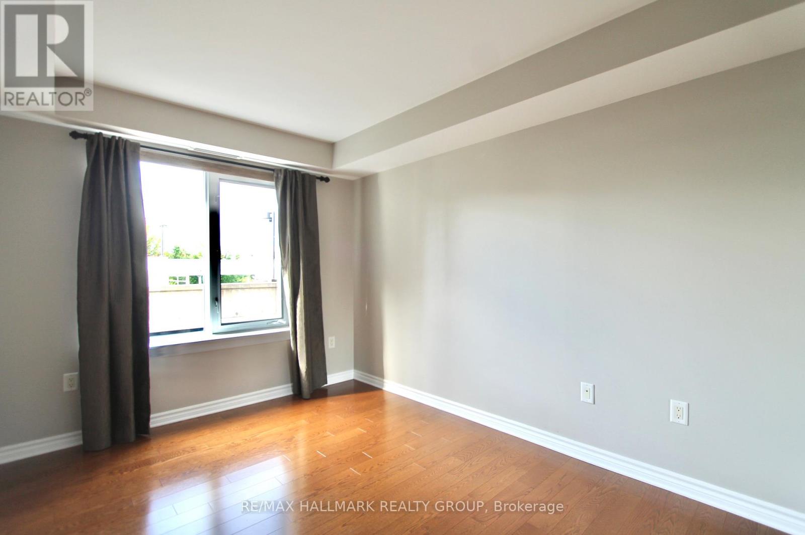 Photo 19 of 301 314 Central Park Drive, Ottawa ON