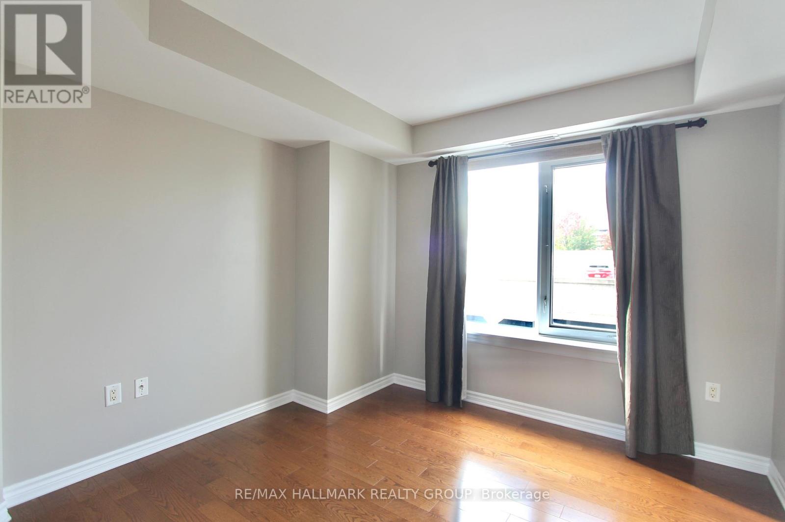 Photo 25 of 301 314 Central Park Drive, Ottawa ON