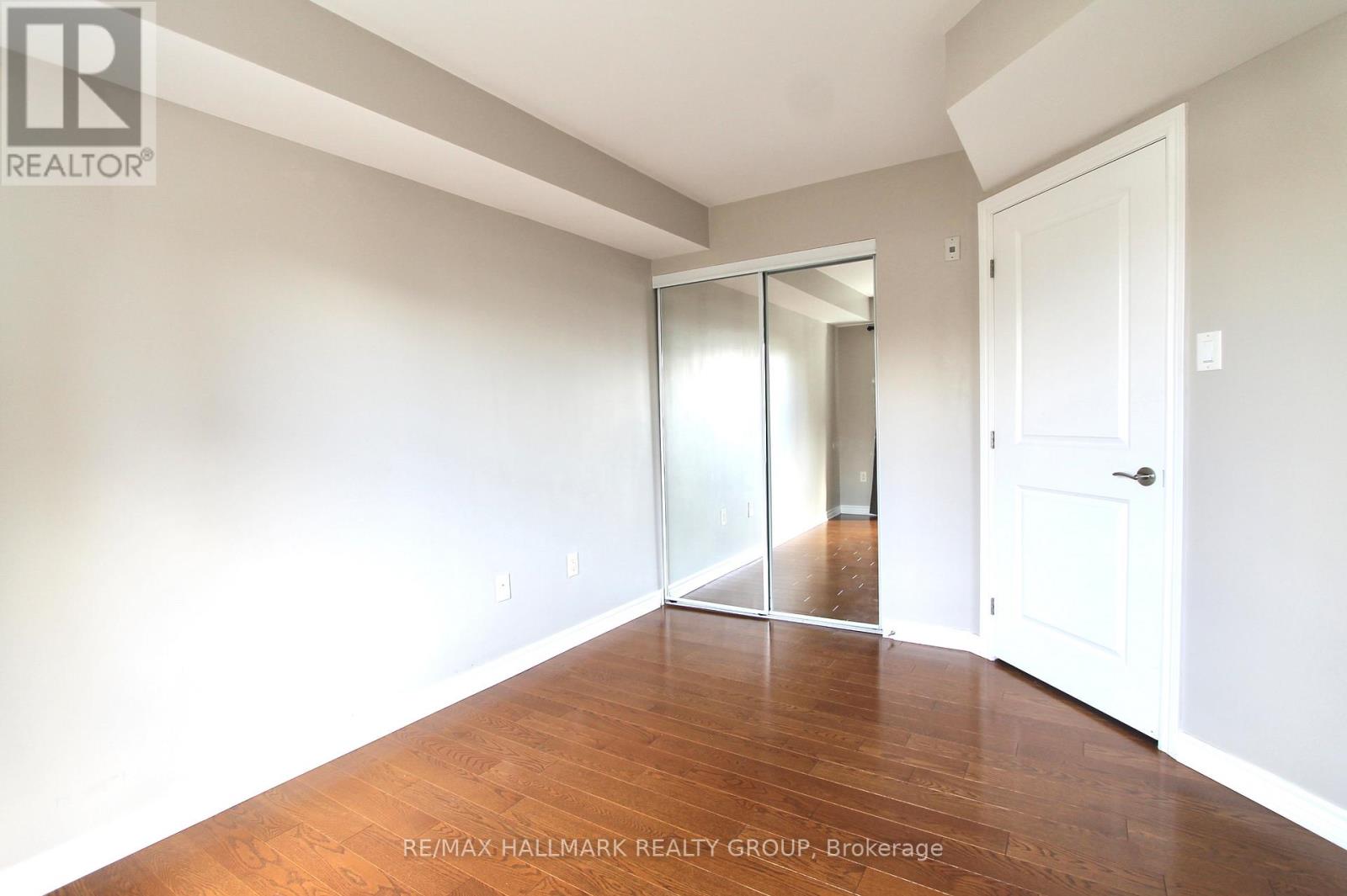 Photo 14 of 301 314 Central Park Drive, Ottawa ON