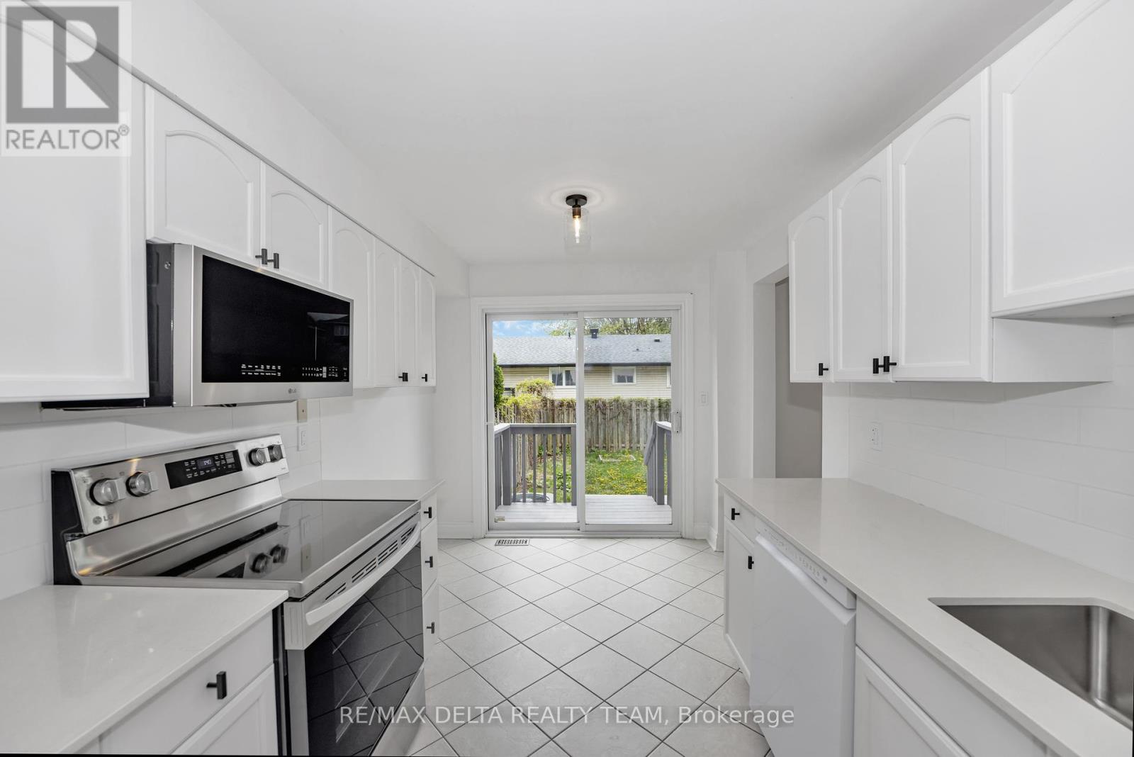 Photo 11 of 551 Casabella Drive, Ottawa ON