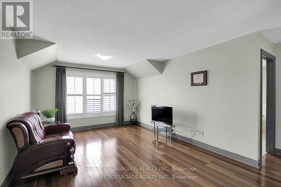 Photo 2 of 10 Tierney Drive, Ottawa ON