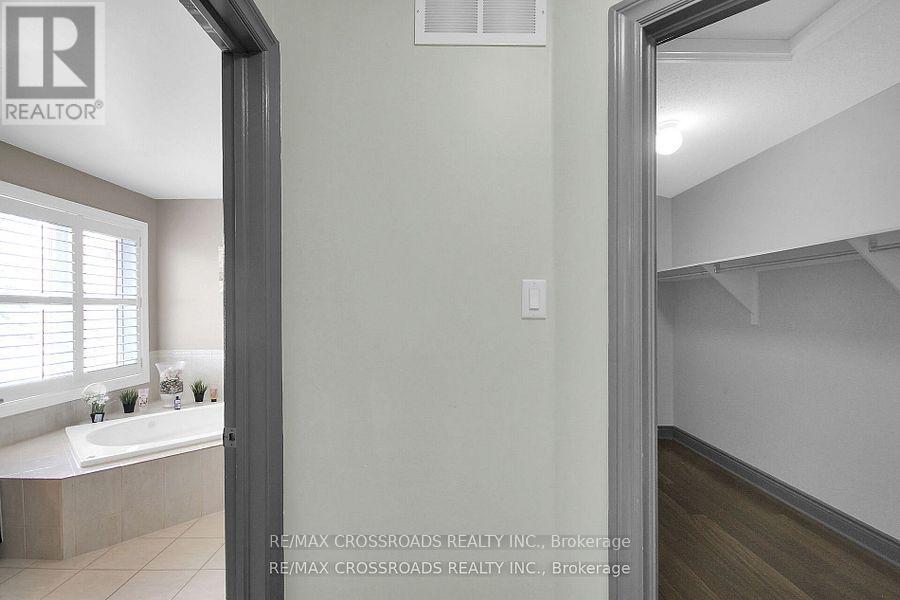 Photo 4 of 10 Tierney Drive, Ottawa ON