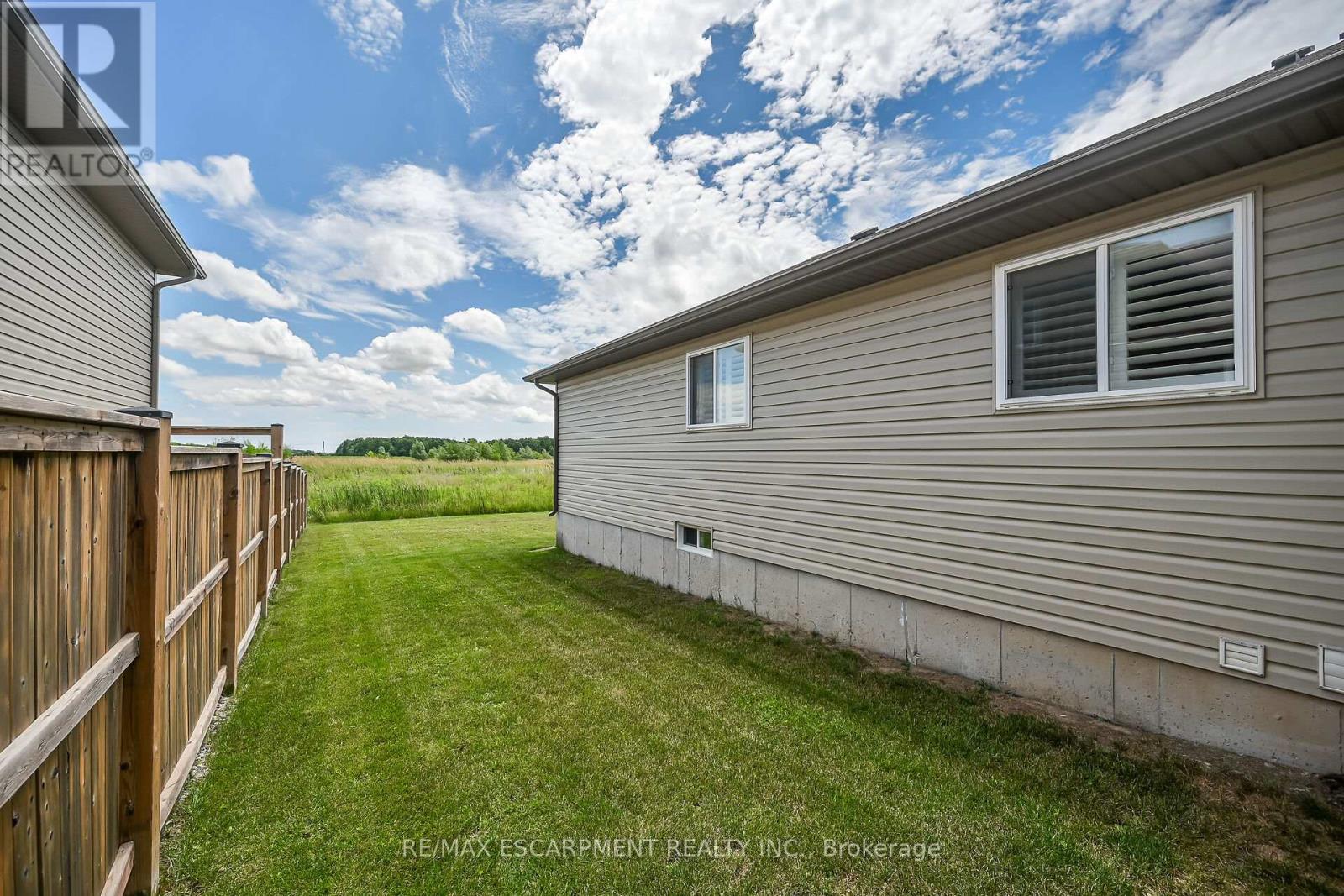 Photo 33 of 45 Helen Drive, Haldimand ON