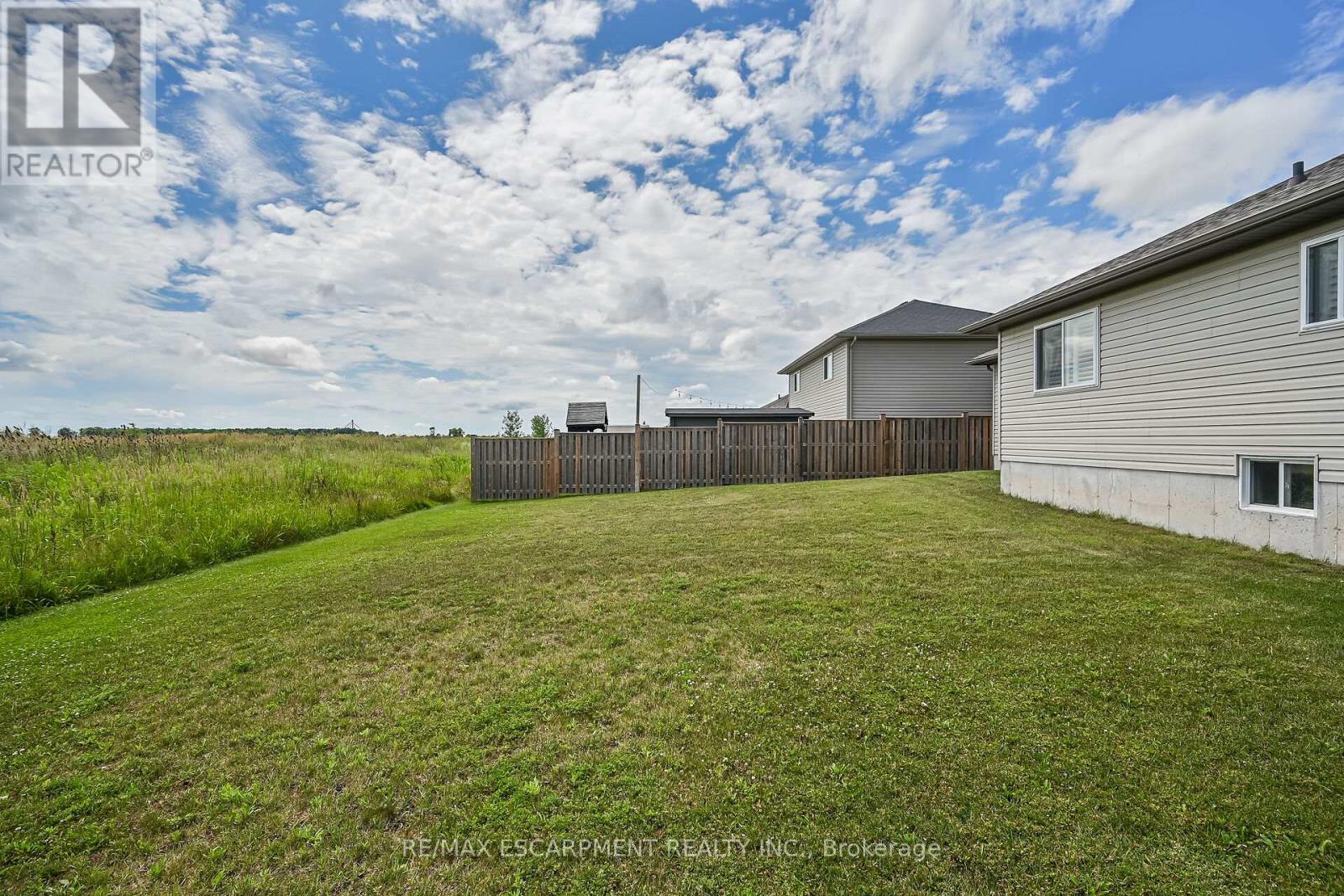 Photo 32 of 45 Helen Drive, Haldimand ON