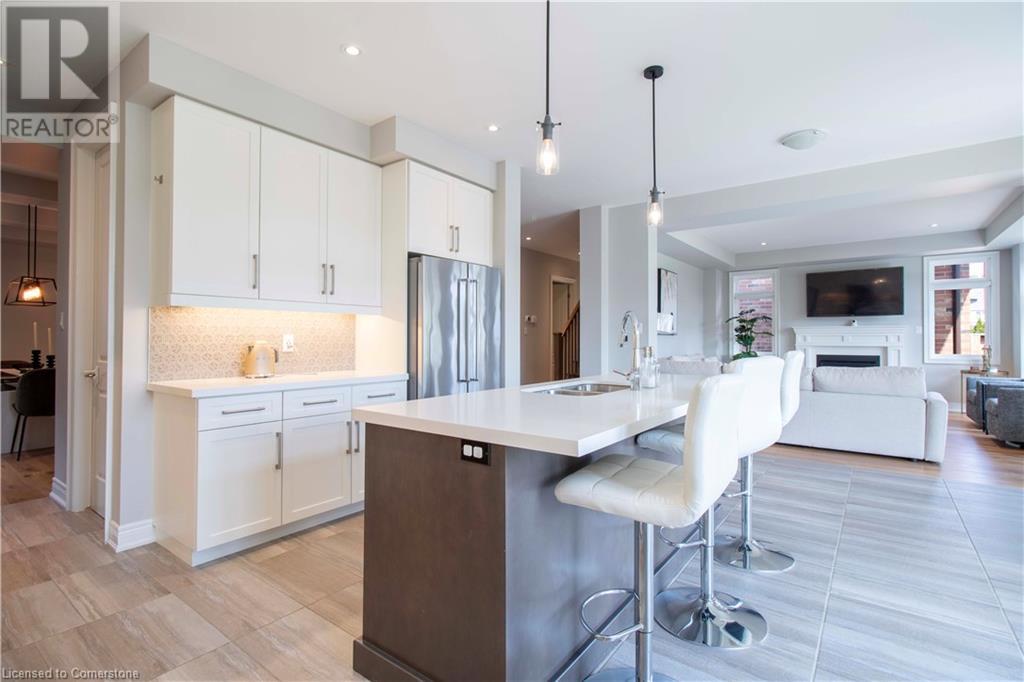 Photo 2 of 19 Secinaro Avenue, Ancaster ON