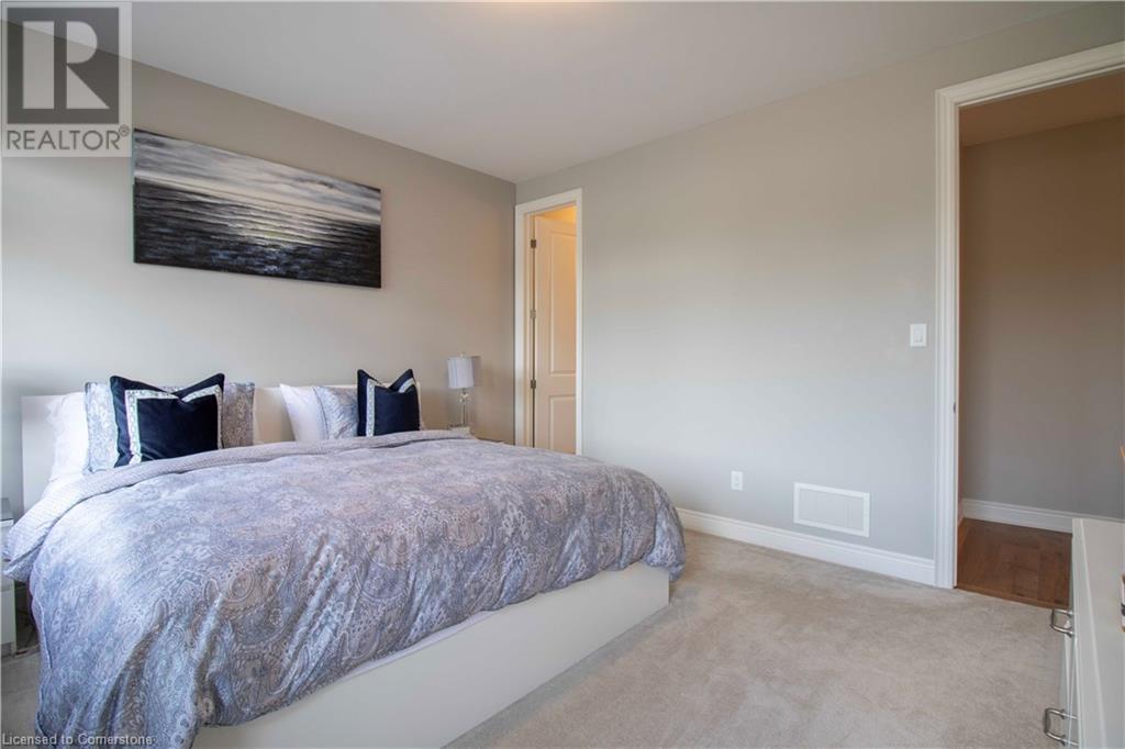 Photo 4 of 19 Secinaro Avenue, Ancaster ON