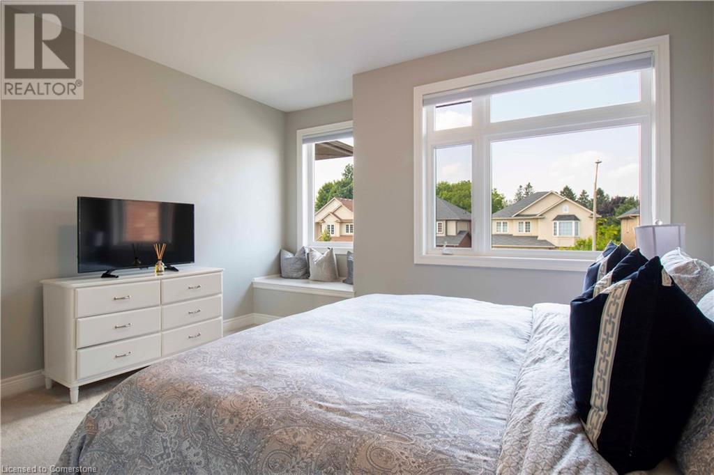 Photo 17 of 19 Secinaro Avenue, Ancaster ON