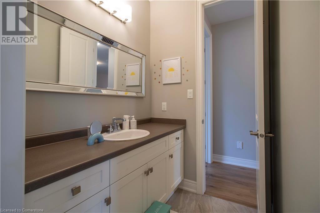 Photo 45 of 19 Secinaro Avenue, Ancaster ON