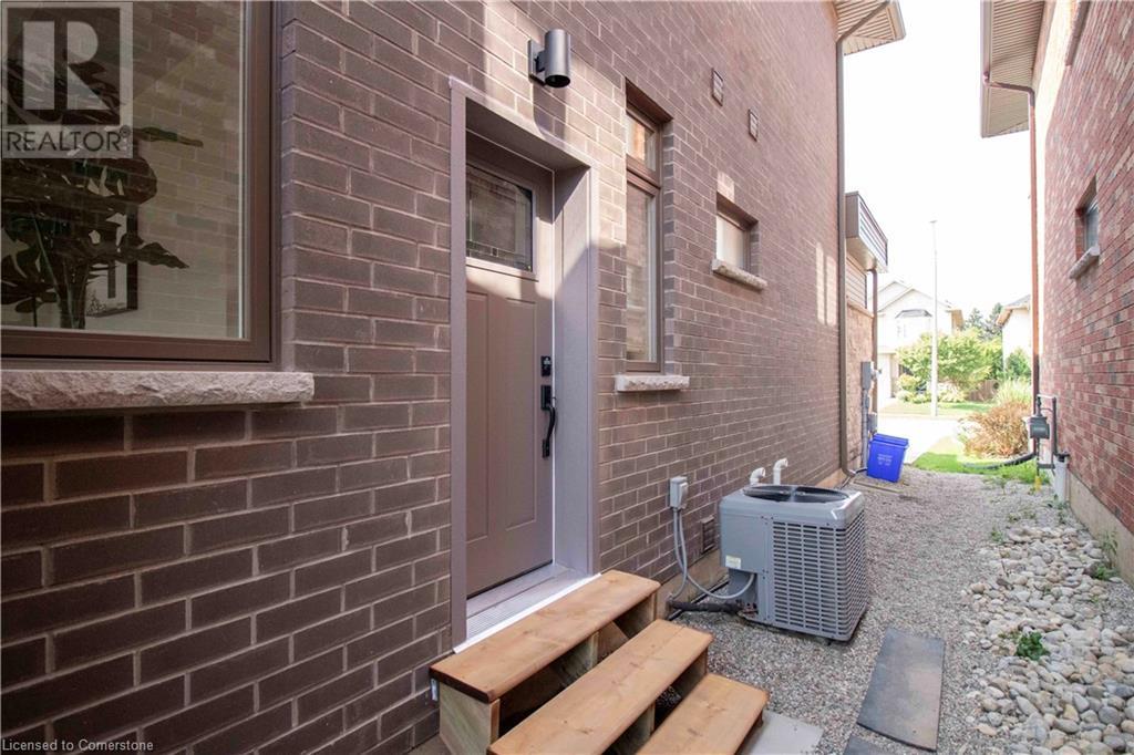 Photo 44 of 19 Secinaro Avenue, Ancaster ON