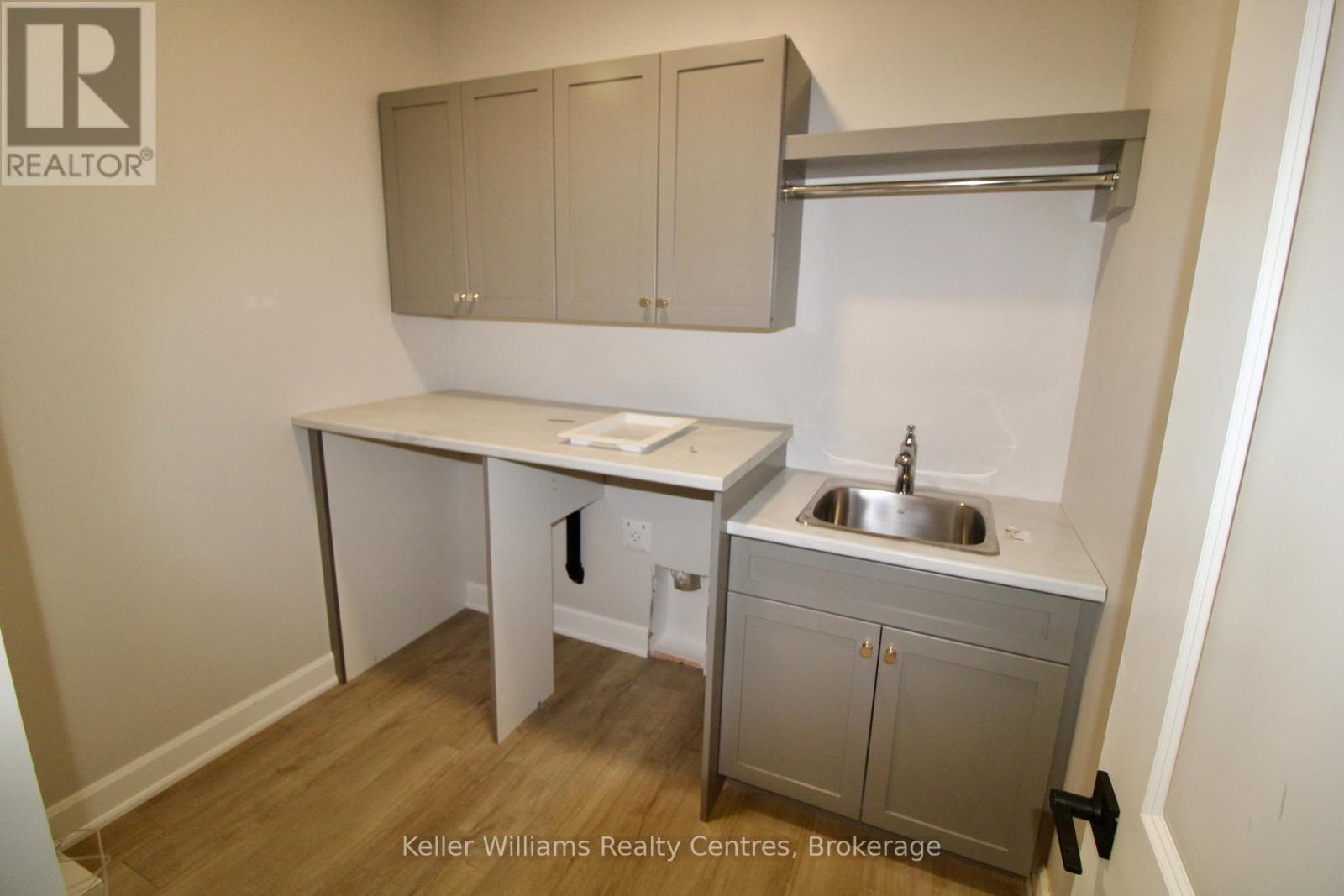 Photo 6 of 734 18th Street, Hanover ON