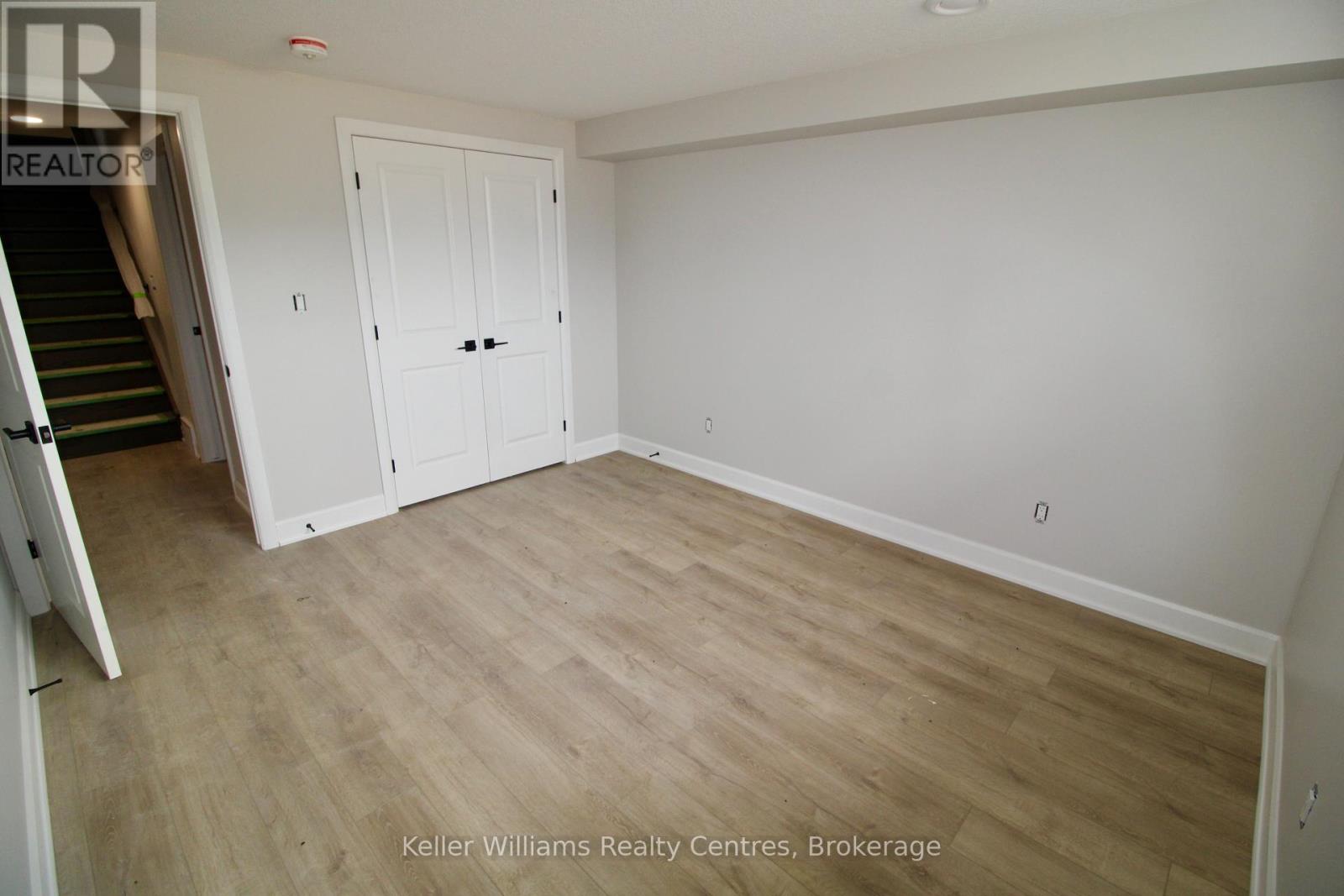 Photo 3 of 734 18th Street, Hanover ON