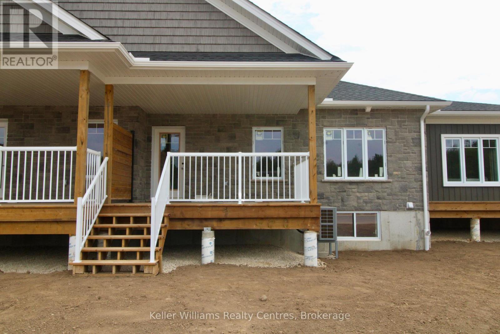 Photo 2 of 734 18th Street, Hanover ON