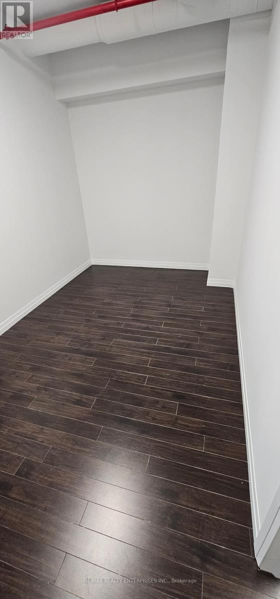 Photo 8 of 203 670 Bloor Street W, Toronto ON