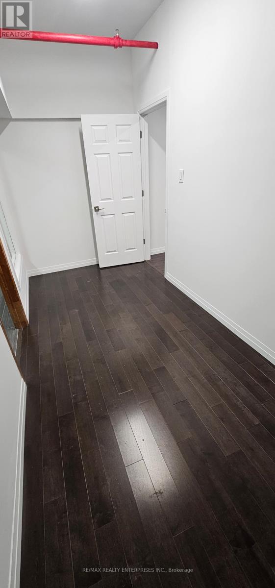 Photo 9 of 203 670 Bloor Street W, Toronto ON