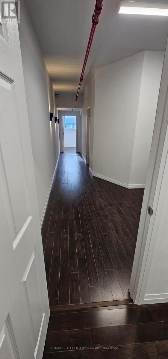 Photo 1 of 203 670 Bloor Street W, Toronto ON