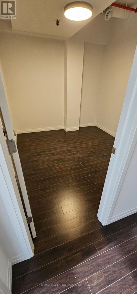 Photo 7 of 203 670 Bloor Street W, Toronto ON