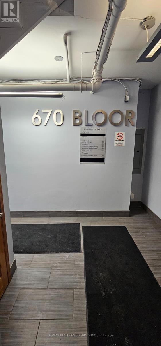 Photo 2 of 203 670 Bloor Street W, Toronto ON